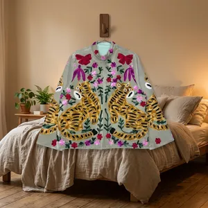 Chaqueta Bomber Acolchada Bordada con Estampado de Tigre y Flores para Mujer, Estilo Bohemio Prairie Chic, Manga Larga, Botones Cubiertos, Cuello Redondo, 100% Nailon - Product Image 4