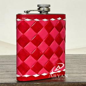 Flacons à liqueur portables en cuir véritable et acier inoxydable, personnalisés et gravés à la main, avec couvercle à carreaux colorés – Cadeau idéal pour la vente en gros - Product Image 1