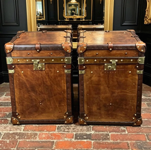 Ensemble de valises en cuir marron avec clous en laiton, quincaillerie de verrouillage, embouts d'angle et poignée de valise, parfait pour la maison - Product Image 1