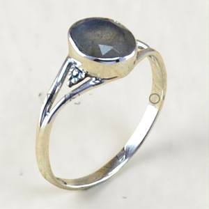Anillos de labradorita con corte de gema y anillos ligeros de plata de ley 925, joyería a precio de mayoreo. - Product Image 1