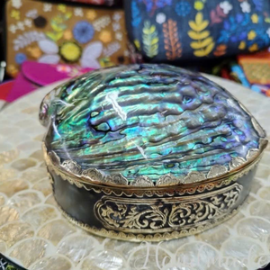 Artisanal <b>Shell</b> Jewelry Storage | Oval Rainbow Shimmer <b>Abalone</b> Box | Luxury Gift for Her Mother of Pearl Accessory Box - Product Image 3