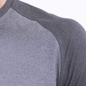 Camiseta de Cuello Redondo y Manga Raglán Gris para Hombre, Corte Regular, Color Sólido, Tejido de Algodón, Estilo Casual, con Ribete en Contraste - Product Image 5