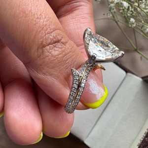 แหวนเพชรโมอิสซาไนต์ทรงแฟนซีไตรลิออนคัท ประดับด้วยเพชรแบบฮาโล สำหรับผู้หญิง ชุบทอง เงินแท้ 925 ของขวัญเครื่องประดับสุดพิเศษสำหรับเจ้าสาว - Product Image 4