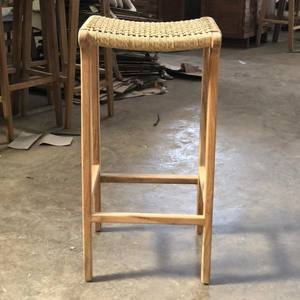 Tabouret de bar scandinave en teck massif avec assise en rotin tressé naturel, dossier bas, chaise de comptoir pour hôtel, café, restaurant - Product Image 2