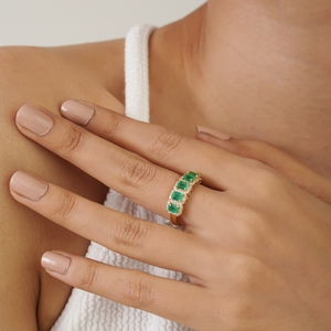 Anillo de Media Eternidad con Halo de Oro Amarillo Real K14 con Esmeraldas y Diamantes de Alta Calidad, Precio al por Mayor, Fabricante de Joyería - Product Image 2