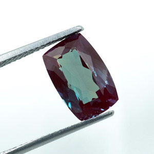 พลอยอเล็กซานไดรต์ธรรมชาติ 3.00 กะรัต ทรงคุชชั่น เปลี่ยนสีได้ HAYAAT GEMS สำหรับทำเครื่องประดับ - Product Image 3