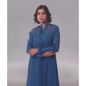 Elegante Vestido Largo Casual Azul Fluido con Abertura Lateral y Mangas Largas para un Estilo Moderno Diario con Material Georgette - Product Image 6