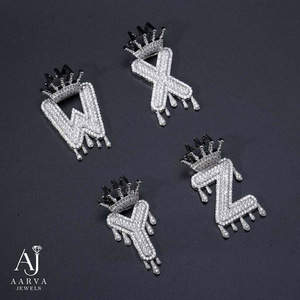 Pendentif Lettre Couronnée en Moissanite, Breloque Initiale Couronne Argentée, Collier Personnalisé pour Chaîne, Bijou Lettre Personnalisée - Product Image 2