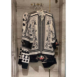 Ensemble coordonné pour femmes de marque, haut élégant pour soirée et pantalon plissé pour un look élégant - Product Image 2