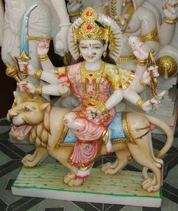 Statue de la déesse Durga Maa en marbre blanc italien avec la main de bénédiction en position assise sur un lion, fabriquée en Inde pour le culte - Product Image 3