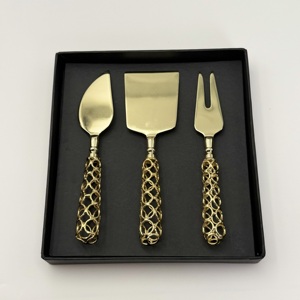 ชุดอุปกรณ์ชีสสแตนเลสสตีลพร้อมด้ามจับลวดเหล็กหรูหรา พร้อมชุดช้อนส้อมเคลือบ PVD สีทอง สำหรับร้านอาหาร โดย R B Overseas - Product Image 2