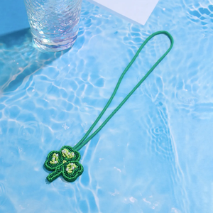 พวงกุญแจและจี้ห้อยกระเป๋าปักลายดาวประดับลูกปัดสุดหรู ทำด้วยมือ - Product Image 3