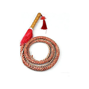 Fouet en cuir avec poignée, design enroulé, couleur marron - Product Image 6