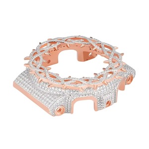 Montre personnalisée de style contemporain avec lunette et boîtier en acier inoxydable, design épuré, finition douce et entièrement sertie de pierres. - Product Image 4