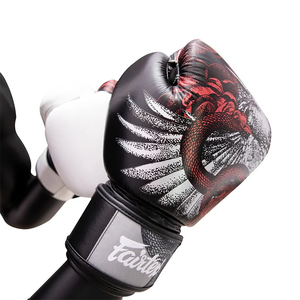 Gants de Muay Thai Fairtex de haute qualité, logo et design personnalisés imprimés, gants de boxe Fairtex pour l'entraînement et le sparring MMA. - Product Image 4