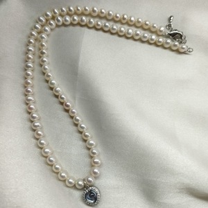 Collier de perles d'eau douce de haute qualité, 5-6 mm, presque rondes, petit charme d'amour, élégant ornement de cou pour femmes - Product Image 4