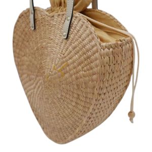 Sac tissé à la main en forme de cœur : Sac en jonc de mer avec poignées en cuir - Product Image 2