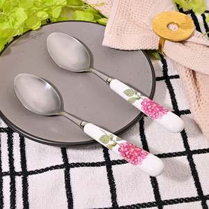 Elegante Juego de 2 Cucharas de Melamina con Mango de Cerámica Rosa, Cucharas Largas para Servir Cena, Té y Sopa - Product Image 5