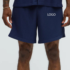 Shorts pour hommes au design minimaliste et aux coutures soignées, coupe confortable, idéal pour une utilisation toute la journée, amélioré grâce à une taille ajustable. - Product Image 1