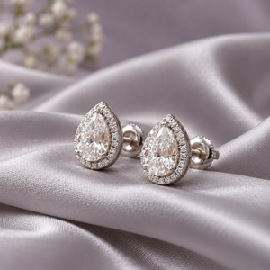Pendientes de Diamantes Cultivados en Laboratorio con Corte Pera |   Pendientes Halo de Oro de 9 Quilates con Certificado IGI de 3.8 Quilates, Oro Rosa/Blanco/Amarillo, Joyería de Lujo - Product Image 1