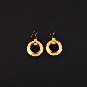 Boucles d'oreilles créoles dorées élégantes et tendance pour femmes - Product Image 2