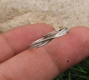 แหวนเงินแท้ 925 ประดับพลอยทรงคลาสสิกสำหรับผู้หญิง งานแฮนด์เมด ดีไซน์ลายตอกแบบช่างฝีมือ วงแหวนเงินแท้ งานละเอียด สำหรับงานปาร์ตี้ - Product Image 1