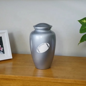 Urne funéraire en métal gris à thème sportif avec motif de ballon de football, finition mate lisse, pour cendres de crémation, souvenir commémoratif - Product Image 2