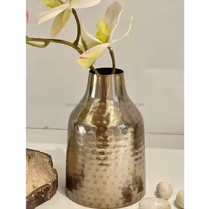 แจกันดอกไม้เหล็กทำด้วยมือออกแบบสำหรับตกแต่งบ้านชายฝั่งห้องนั่งเล่นสไตล์โบราณโบราณสำหรับงานแต่งงานโดยอุตสาหกรรม azora - Product Image 3