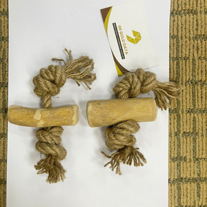 Jouet à mâcher en bois traditionnel vietnamien pour animaux de compagnie, pour le divertissement en intérieur et la protection des objets ménagers contre les morsures d'animaux. - Product Image 2