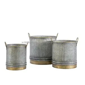 Jardinières de ferme modernes Poubelles et seaux avec poignées Jardinières de ferme rustiques galvanisées Seaux de Noël Lot de 3 - Product Image 1