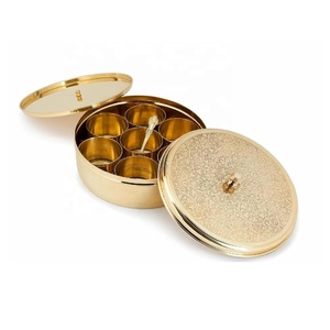 Hiện đại Truyền Thống vàng brass gia vị hộp 7 <span class=keywords><strong>container</strong></span> lưu trữ <span class=keywords><strong>Masala</strong></span> Dani gia vị hộp Organiser <span class=keywords><strong>Set</strong></span> với muỗng nhà đồ dùng nhà bếp - Product Image 4