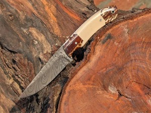 Couteau de chasse en acier Damas à pointe tombante avec manche en ivoire et lame droite d'une épaisseur de 0,7 mm - Product Image 1
