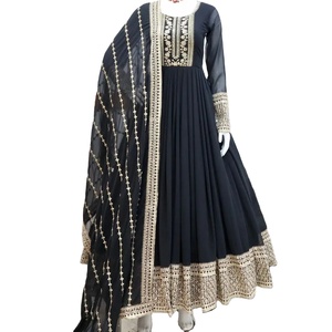 Fausse georgette avec broderie lourde avec impression numérique et travail manuel en miroir par Fab Zone - Product Image 1