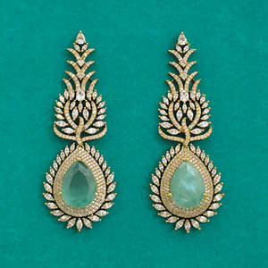 Pendientes Clásicos Americanos de Última Moda con Latón y Circonita, Diseño Largo, Chapado Mehndi, Modelo 444103 - Product Image 3