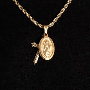 Collier avec pendentif aigle en or |    Pendentif Aigle Volant en Acier Inoxydable |   Bijoux de luxe hip-hop à thème animalier - Product Image 1