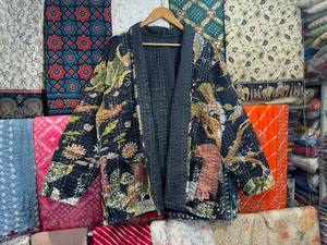 Chaqueta Reversible Acolchada Kantha, Transpirable, Ecológica, de Algodón, con Estampado Floral Boho para Mujer - Product Image 6