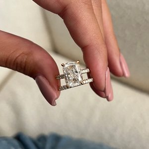Bague en diamant de laboratoire de 4 carats, diamant coussin allongé de 4 CT, bague de fiançailles à coupe coussin allongée, or jaune 14 carats, certifiée IGI - Product Image 3