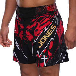 Shorts de bain pour hommes noirs et rouges à imprimé sublimé, séchage rapide, taille élastique, style sportif, coupe mi-haute - Product Image 4