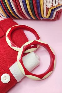 Bijoux en résine aux tendances modernes : Bracelets et breloques en résine pour femmes, accessoires de mode élégants, artisanat en résine stylé - Product Image 2