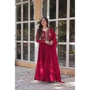 Vestido Bordado de Diseñador para Fiestas y Graduaciones, Estilo Elegante para Ocasiones Especiales - Product Image 4