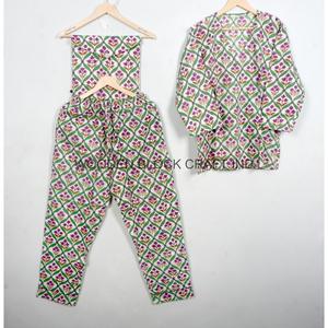 Conjunto de Pijama Unisex de Manga Larga con Cuello en V, 100% Algodón, para Varias Temporadas, Estampado Digital, Suave, para Otoño y Primavera - Product Image 5