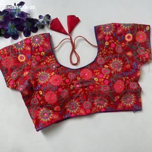 Fournisseur de blouses en soie fantôme de haute qualité avec cordon et broderie multi-fils, prêtes à porter, rembourrées et à manches courtes avec fermeture au dos, de Surat - Product Image 2