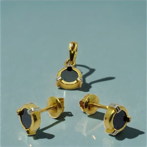 Ensemble de boucles d'oreilles et pendentif classiques plaqués or 22 carats avec pierre noire, forme cœur, bijoux de créateur pour femmes, à porter au quotidien et pour les soirées - Product Image 2