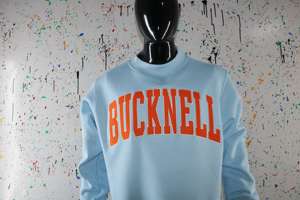 Sudadera BUCKNELL azul cielo con cuello alto, 100% algodón, con apliques bordados naranja, cuello ancho, hilos finos - Product Image 3