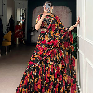 Ensemble Lehenga à imprimé floral élégant avec dupatta à bordure en dentelle - Product Image 1