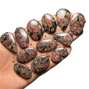 Pierre précieuse naturelle authentique Eudialyte, cabochon parfaitement poli, en vrac, prix d'usine de gros pour les argentiers - Product Image 1