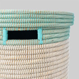 Cesta de lavandería artesanal de paja natural con tapa plana, cesta de almacenamiento hecha a mano, venta al por mayor, ecológica, hecha en Vietnam - Product Image 4