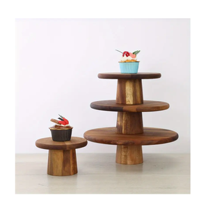 Soporte de madera decorativo de 3 niveles para tartas, cupcakes y aperitivos, ideal para fiestas. - Product Image 1