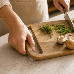 Tabla de Cortar de Bambú Más Vendida, Diseño Cuadrado Elegante, No Tóxica, Duradera para la Cocina Diaria - Product Image 4