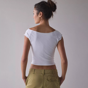 Camiseta Corta Blanca de Cuello Barco para Mujer, 100% Algodón, Manga Casquillo, Ajuste Delgado, con Estampado Gráfico Personalizado, Venta al por Mayor - Product Image 2